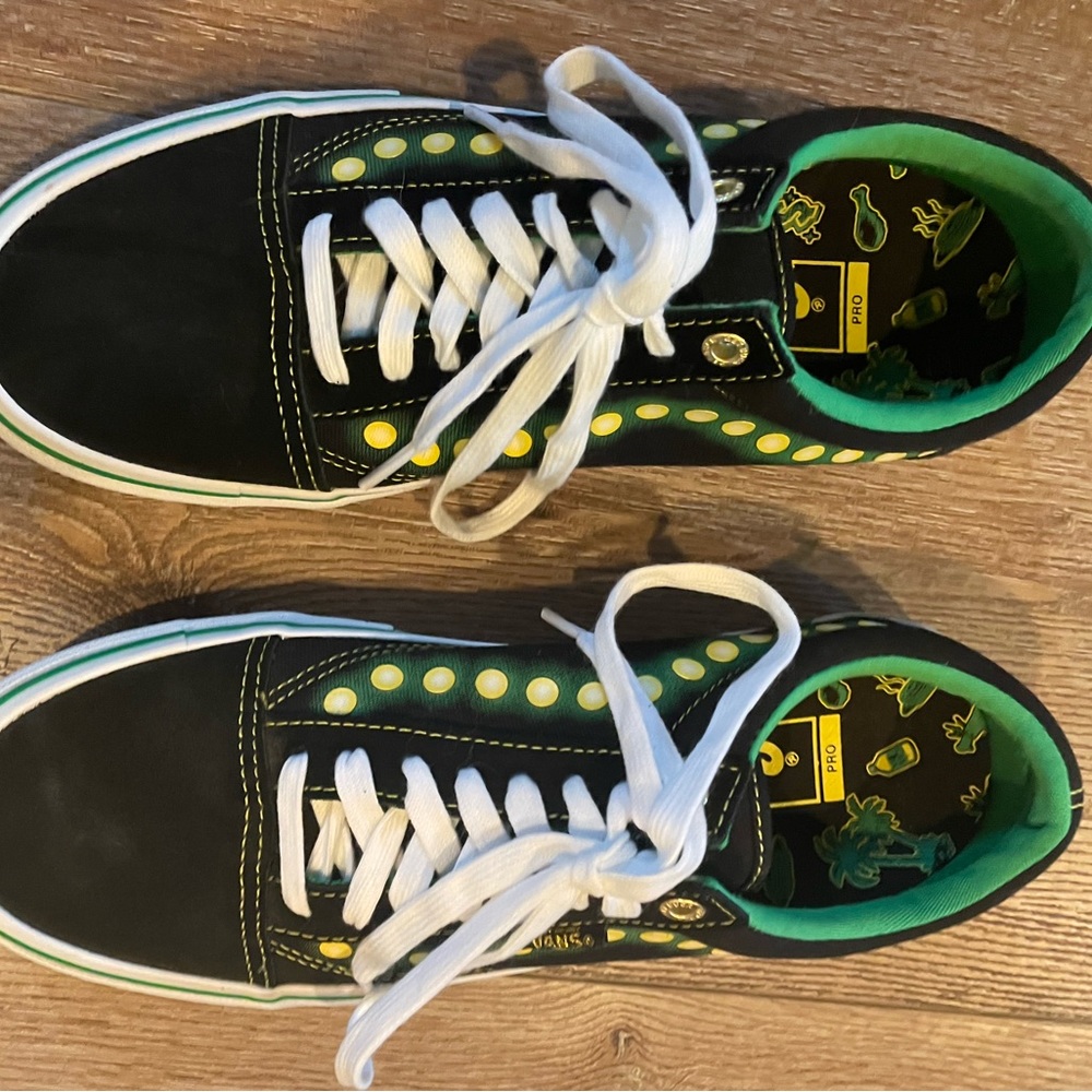 Vans Shake Junt shoes size 9